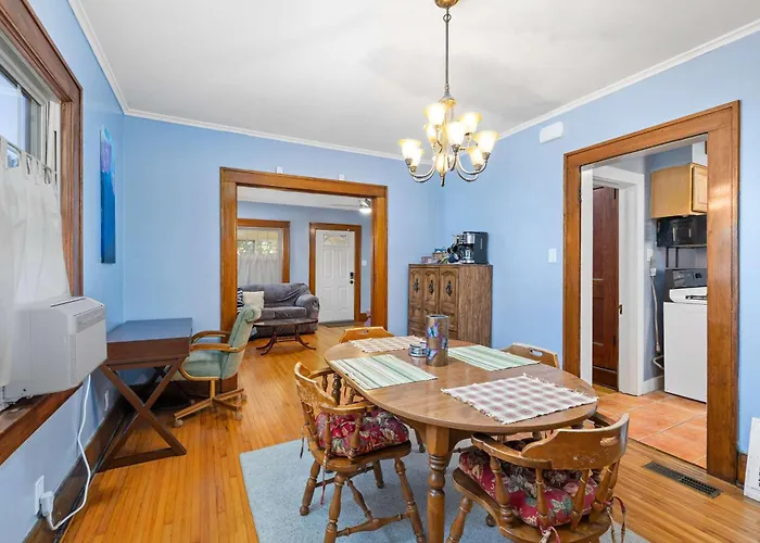 Historic 2 Bdr Across From Lakeside Park