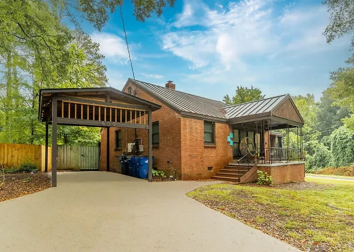 Special Offer! Cozy Luxe 2Br Getaway, Sleeps 4, Ideal For Business Travelers, Couples, Families, Near Dt Raleigh