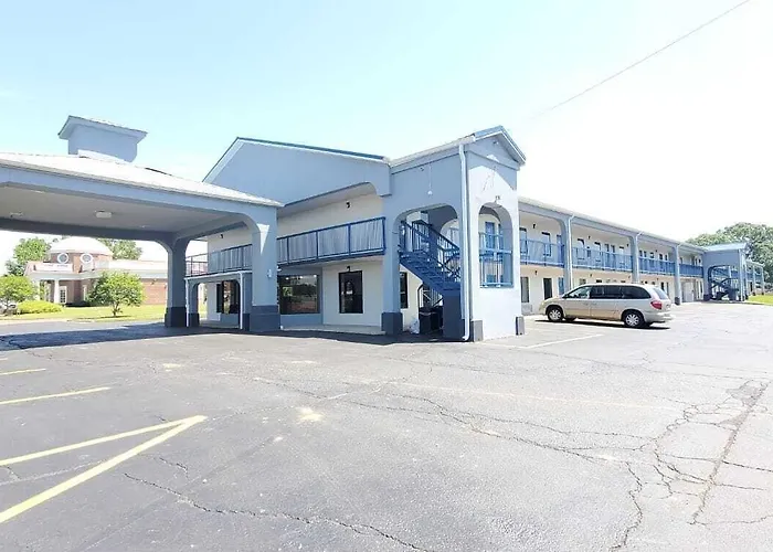 Excellent Inn & Suites