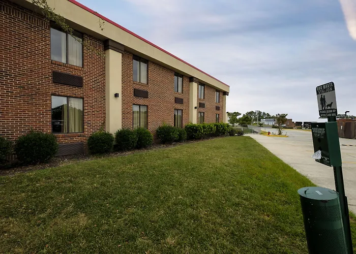 Red Roof Inn & Suites Jacksonville, Nc