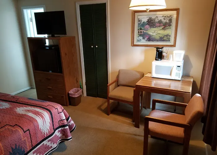 Lamplighter Lodge