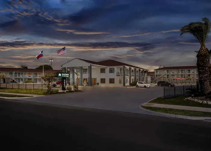 Hometowne Studios By Red Roof San Antonio E - Frost Bank Center