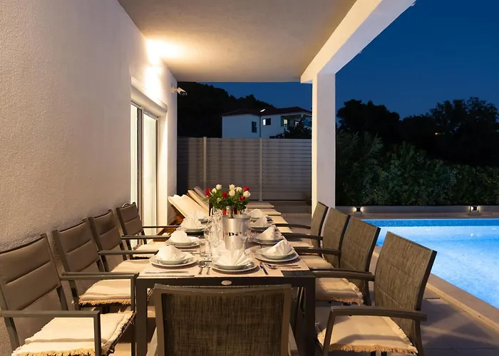 Villa Ella Estelle With A Heated Pool, Hot Tub, Sauna