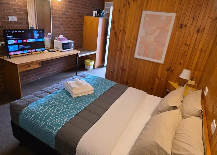 Country Roads Motor Inn