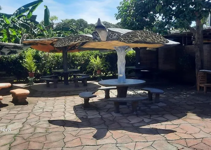 Hotel Cabanas La Teca