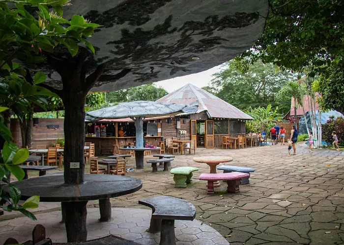 Hotel Cabanas La Teca