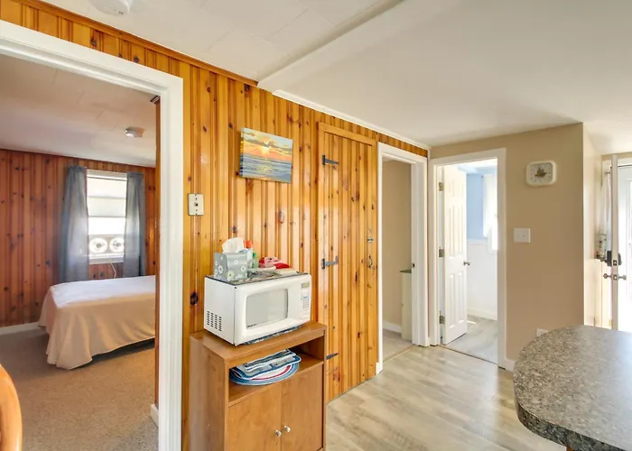 Cozy Hampton Cottage Near Marina & Nightlife