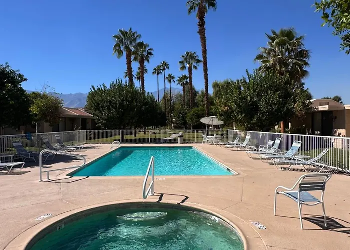 Charming & Cozy 2-Bedroom In The Heart Of Cathedral City!