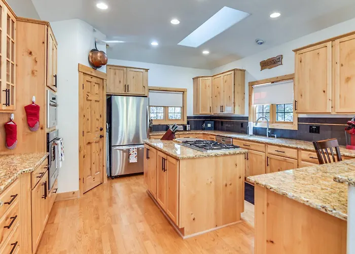 Mtn-View Cabin W/ Private Hot Tub In Georgetown!