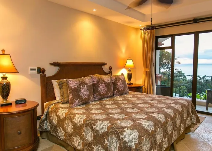 Shana Residences 310 Sea View Condo Walk To Beach