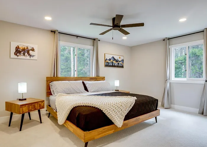Hot Tub + Game Room: Peaceful Retreat In Evergreen