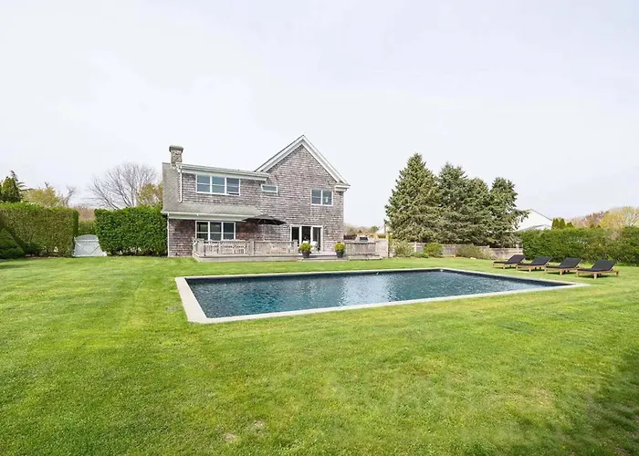 Stunning Luxury Retreat I Wineries & Fall Farm Fun