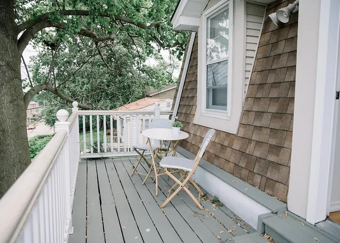 Victorian Gem Steps From Main St - Sleeps 9 & Pets