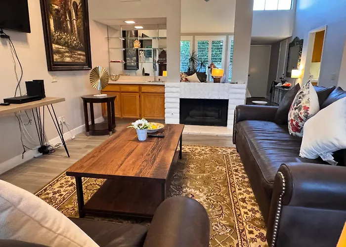 Charming & Cozy 2-Bedroom In The Heart Of Cathedral City!