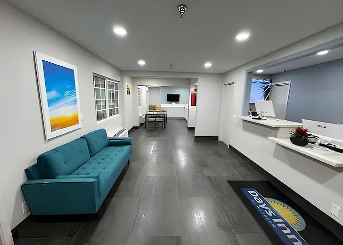 Days-Inn By Wyndham Bakersfield