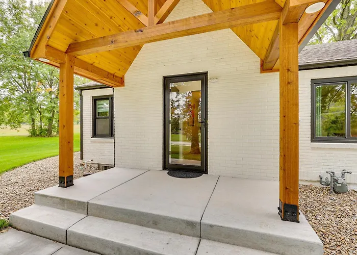 Topeka Farmhouse Hideaway: 5 Mi To Downtown!