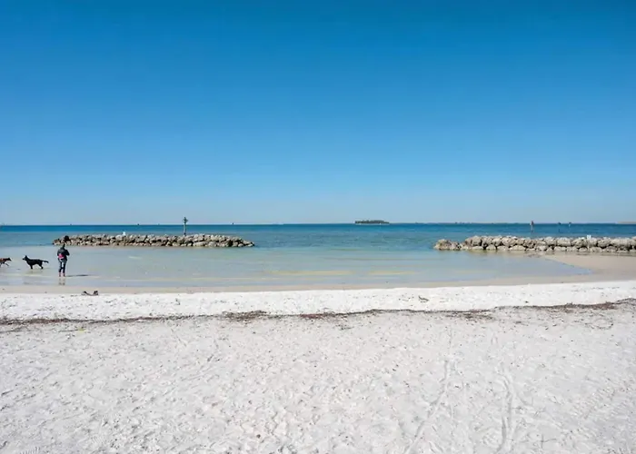 Waterfront-Family & Pet Friendly For 6
