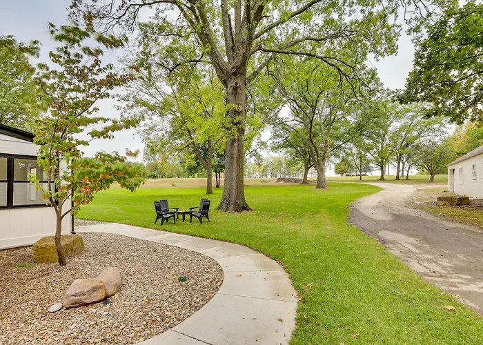 Topeka Farmhouse Hideaway: 5 Mi To Downtown!
