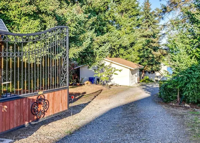 Serene 3Br Home In Kent With Modern Comforts