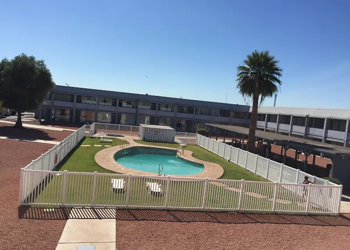 Ez 8 Motel Airporter