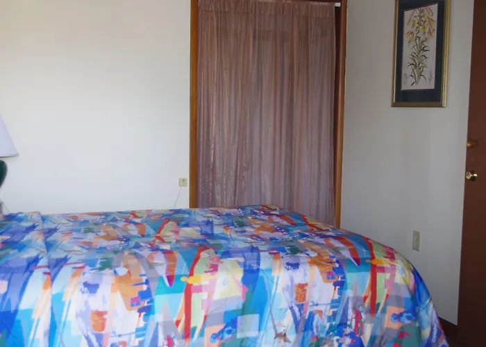 Love Hotels Western Holiday By Oyo At Harlan Lake Ne