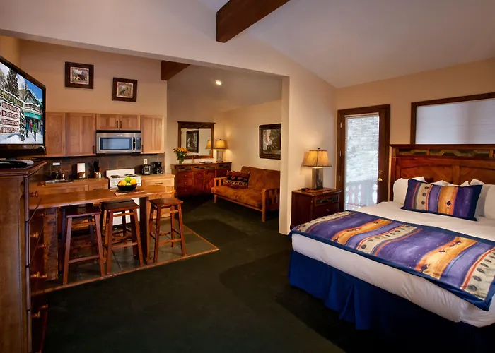 Cottam'S Lodge By Alpine Village Suites