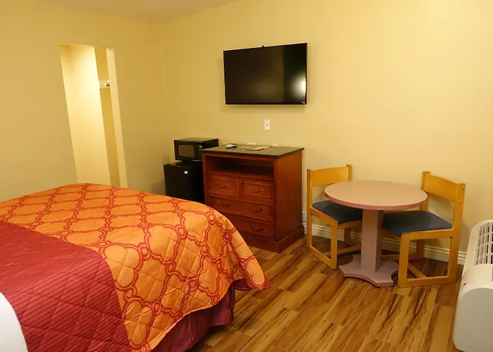 Tropic Lodge