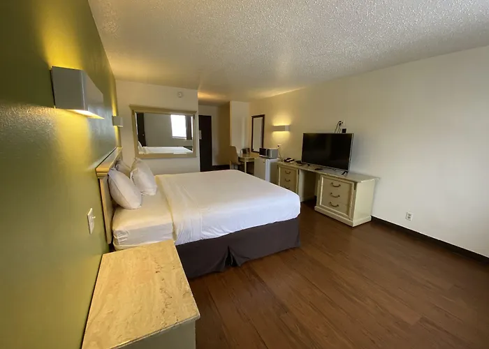 Skylight Inn Willoughby - Cleveland Mentor