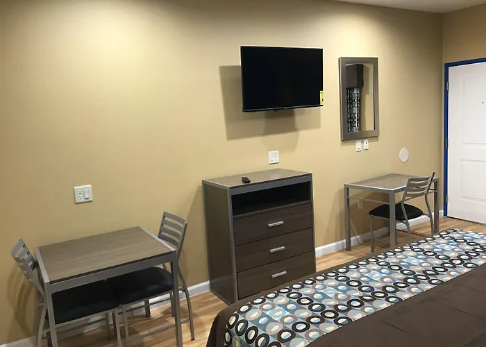 Deluxe Inn & Suites - Baytown