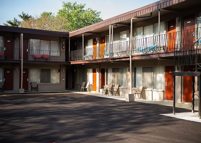 Advance Inn