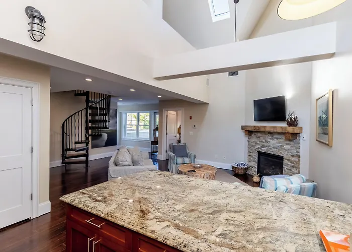 The Newport Lofts - 543 Thames Street