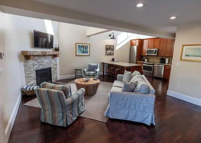The Newport Lofts - 543 Thames Street