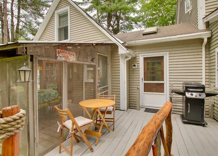 Rustic-Chic Cottage W/ Yard & Grill - Near Hiking!