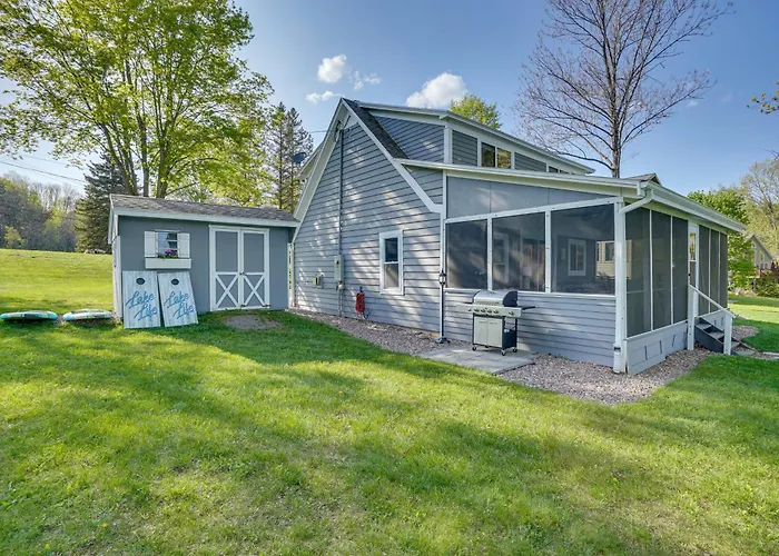 Family Friendly! Lakefront Tully Getaway W/ Porch