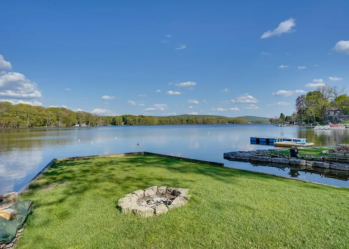 Family Friendly! Lakefront Tully Getaway W/ Porch