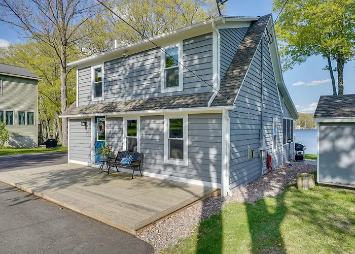 Family Friendly! Lakefront Tully Getaway W/ Porch