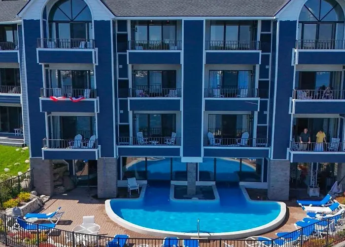 101 Edgewater Inn