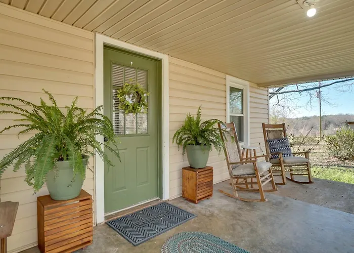 Wine Country Retreat W/ Fire Pit + Sunroom!