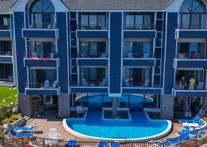 108 Edgewater Inn