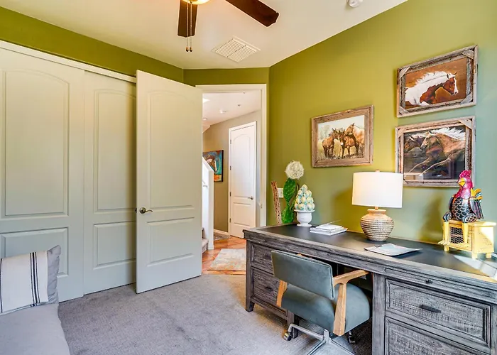 Sunny Adobe Retreat W/ Hot Tub & Mtn Views!