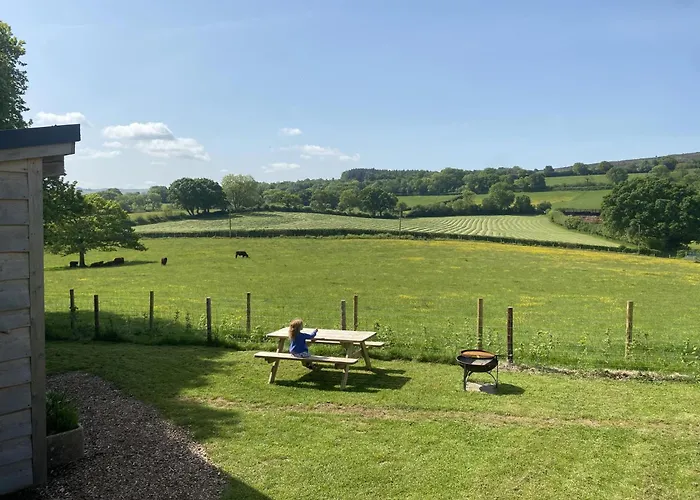 1 Bed Hut - Sleeps 4 - Pets - Parking