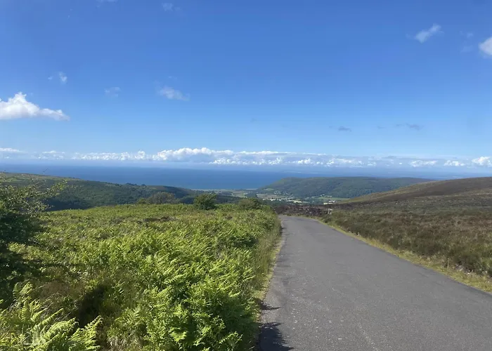 1 Bed Hut - Sleeps 4 - Pets - Parking
