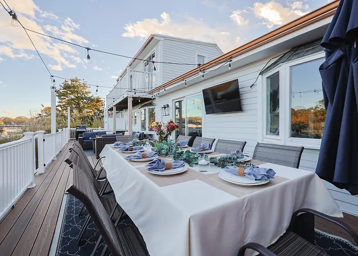 Waterfront Escape Hottub, Pets Ok, Pool Table