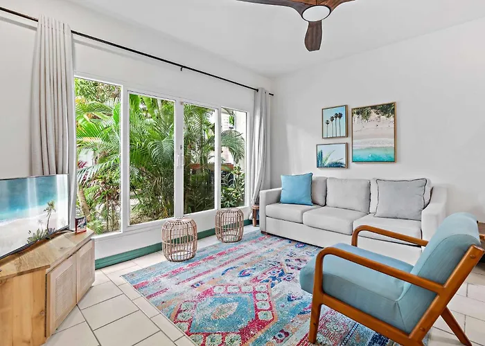Trendy Renovated Condo With Private Patio, Shared Pool & Jacuzzi Near The Beach