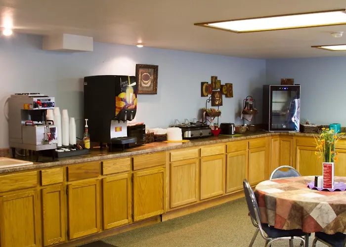 Cottonwood Inn & Suites