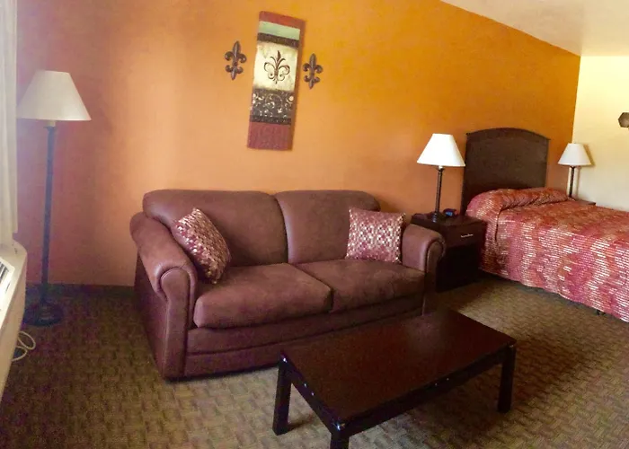 Cottonwood Inn & Suites