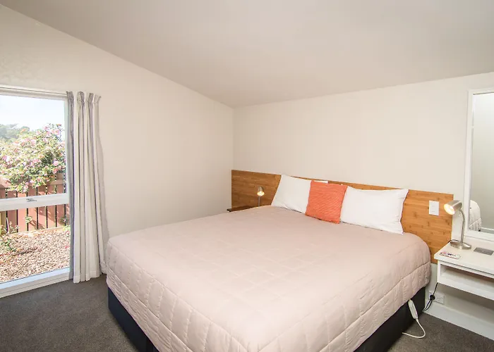 Cedar Lodge Motel