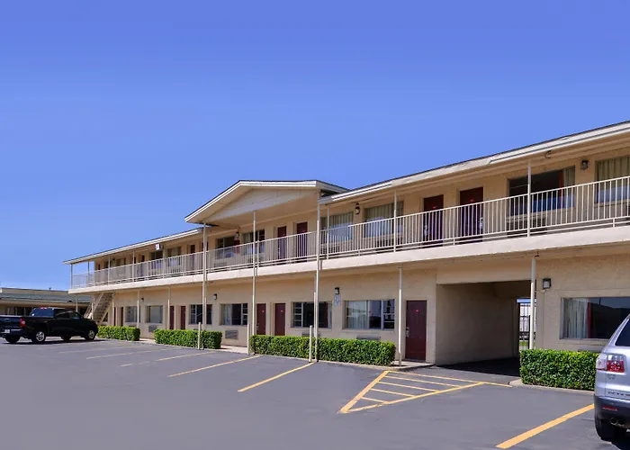 Scottish Inn And Suites