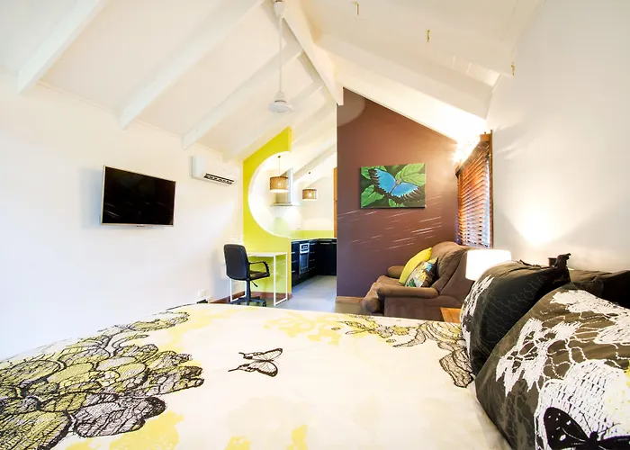 Airlie Beach Eco Cabins - Adults Only
