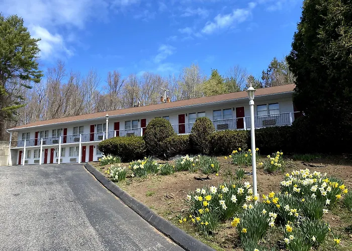 Economy Lodge 682 Main St Sturbridge